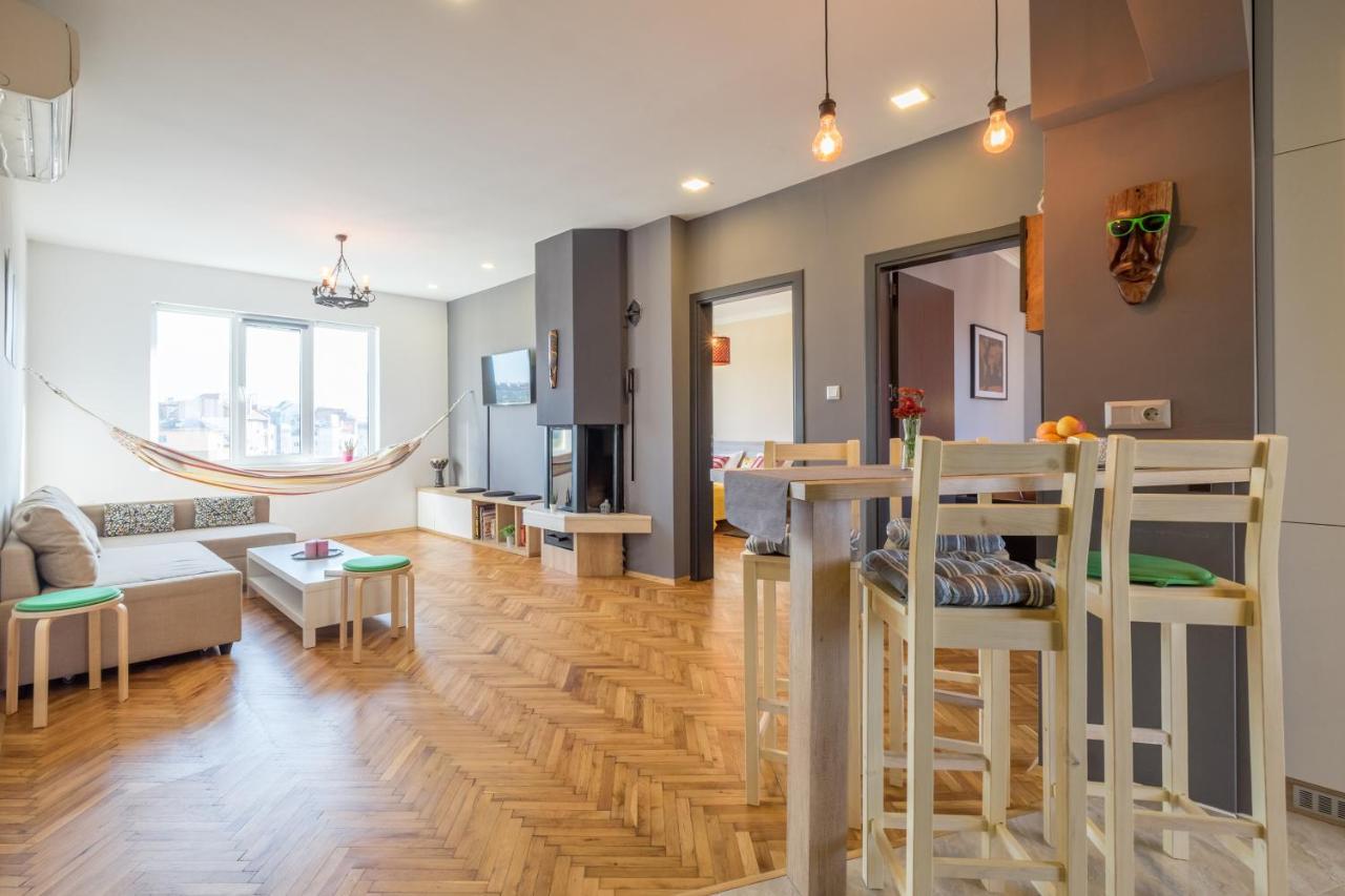 Apartemen Artistic & Spacious 2bd By Flat Mаnager Sofia
