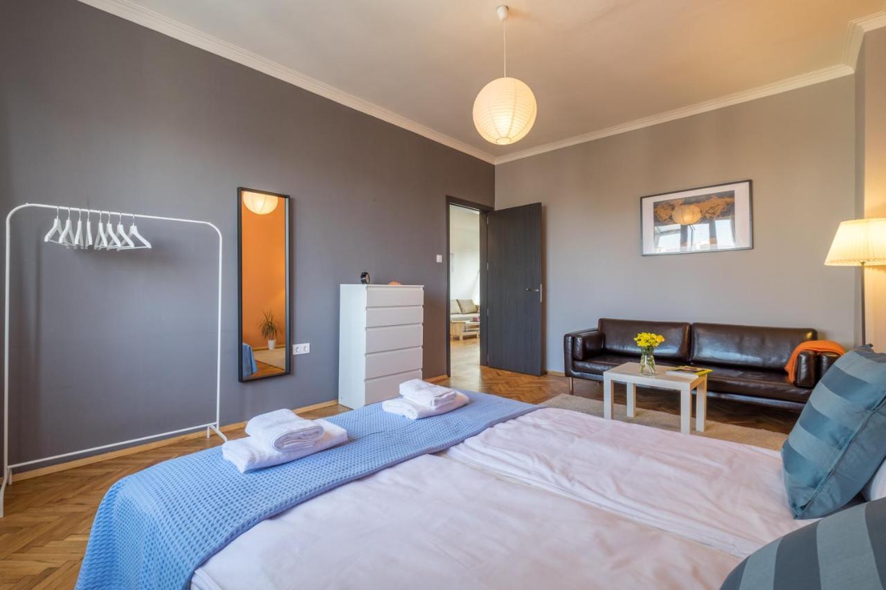 Apartemen Artistic & Spacious 2bd By Flat Mаnager Sofia