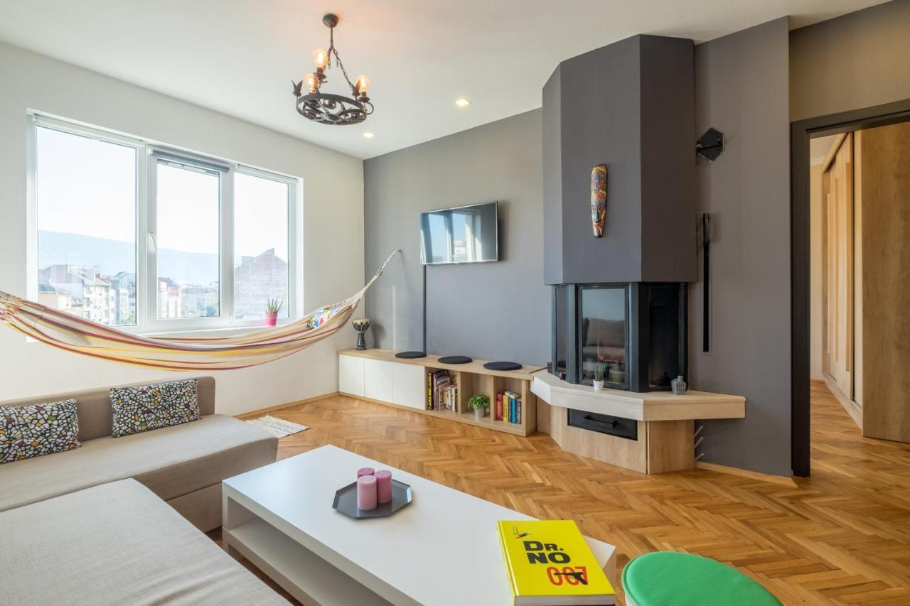 Apartemen Artistic & Spacious 2bd By Flat Mаnager Sofia