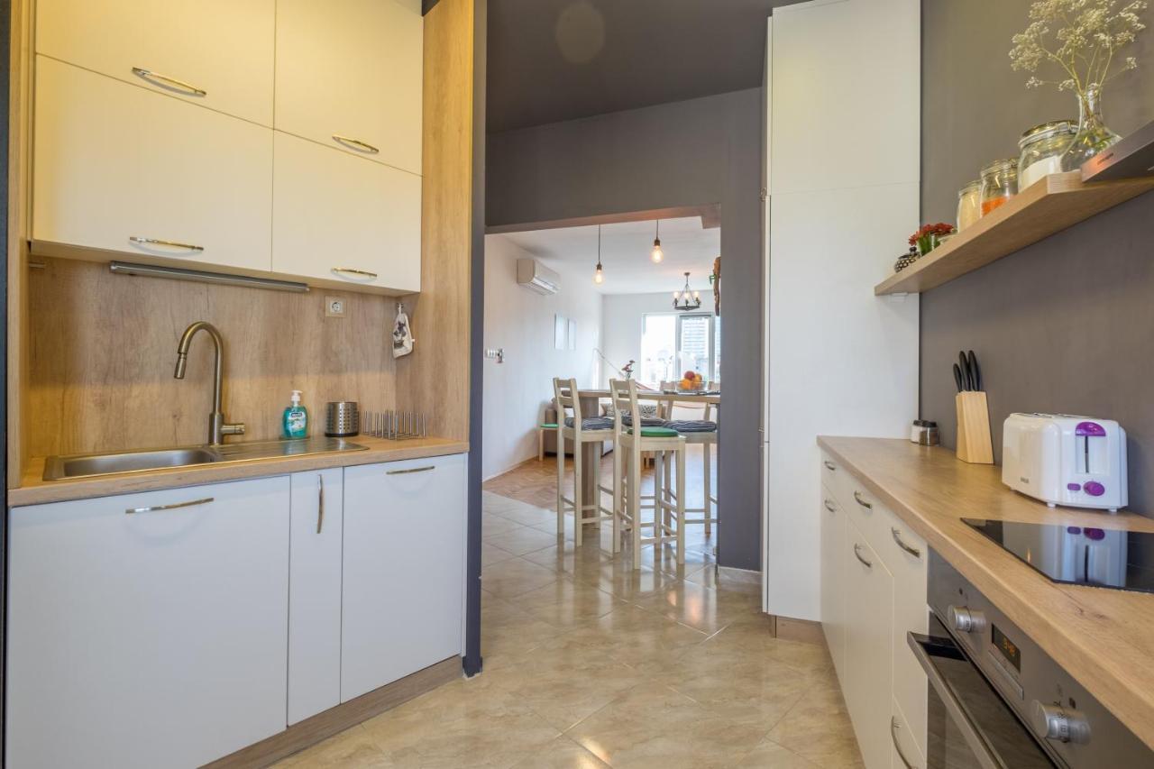 Apartemen Artistic & Spacious 2bd By Flat Mаnager Sofia