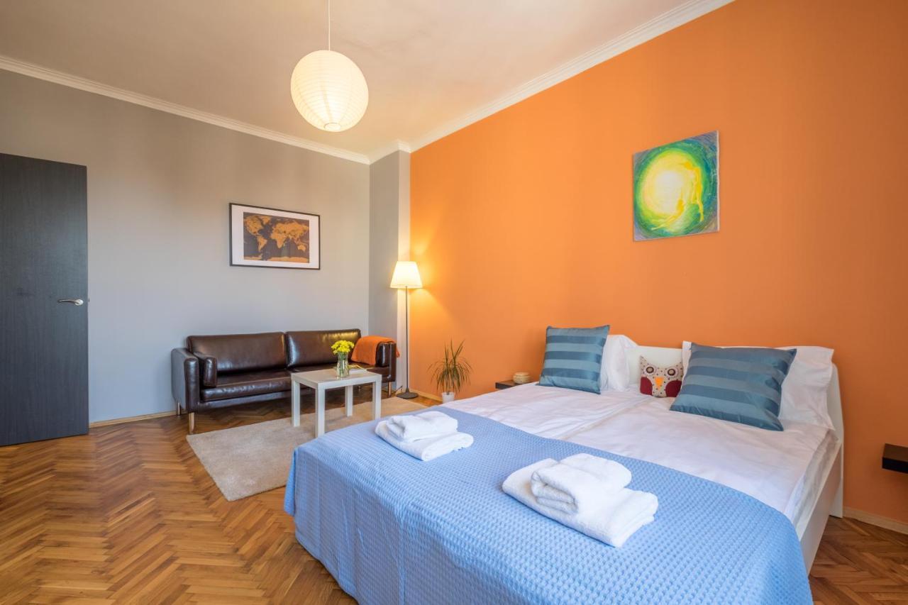 Artistic & Spacious 2bd By Flat Mаnager Apartemen