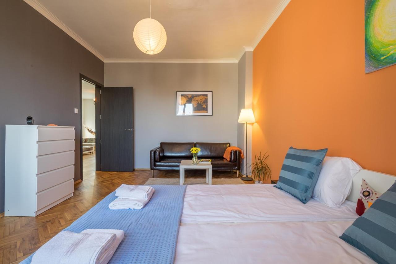 Artistic & Spacious 2bd By Flat Mаnager Apartemen *