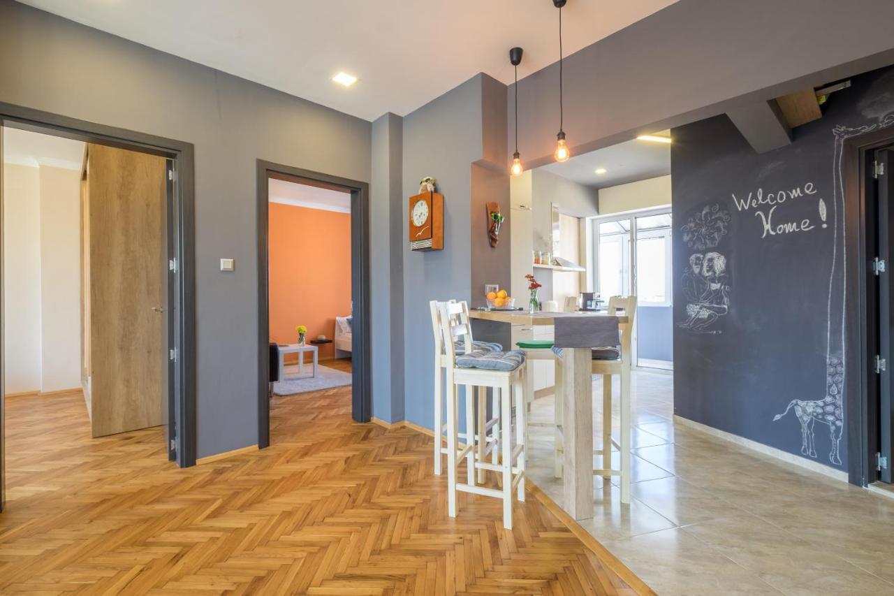 Apartemen Artistic & Spacious 2bd By Flat Mаnager Sofia
